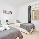 公寓 Ella 内尔哈